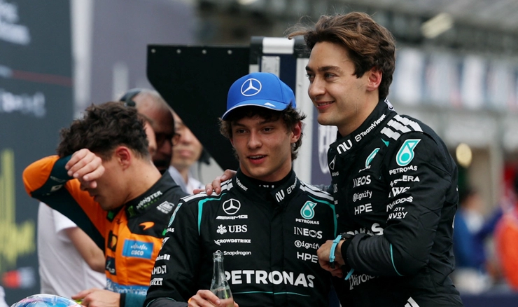 Russellu pole position u Melbourneu, Verstappen starta 20.